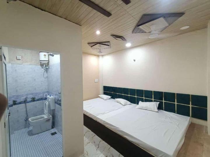 Hotel Rolex Udždžain Exteriér fotografie